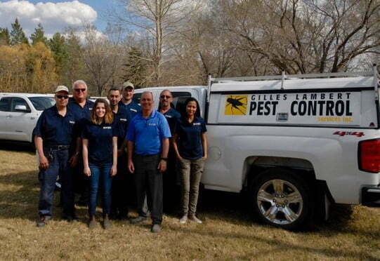 group photo of GL Pest Control staff